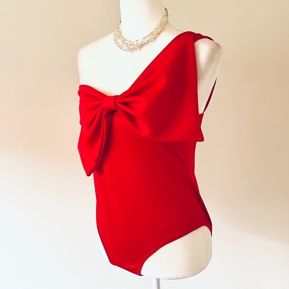 ❤️ Sexy & Chic Red One-Shoulder Bow Front Bodysuit – Size L 💃✨ - Picture 11 of 12